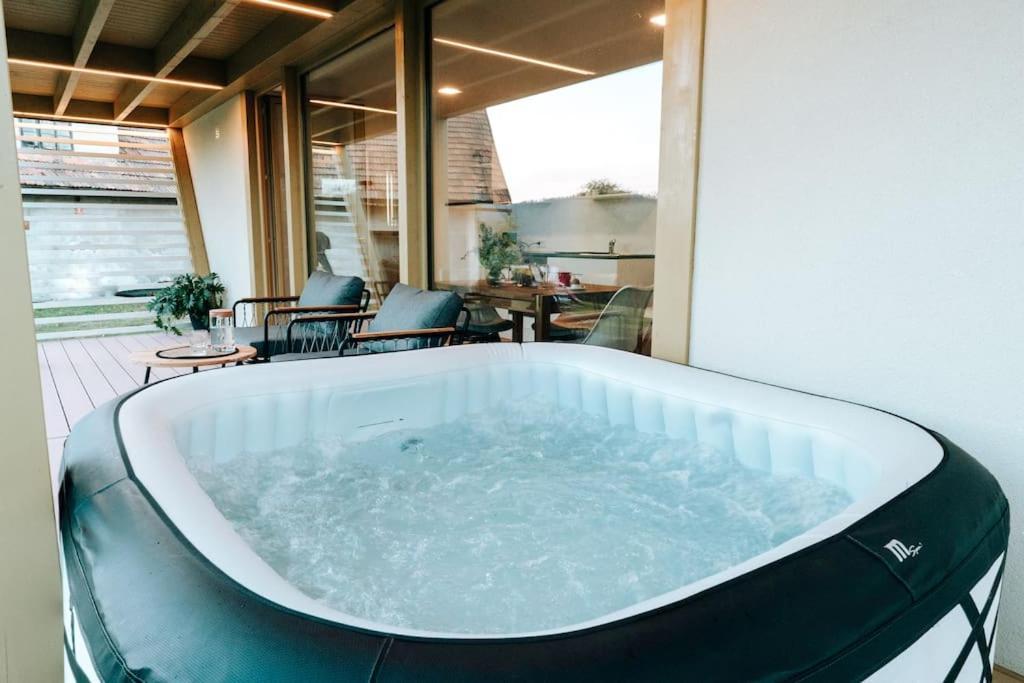 Holiday House Hona Lux Velike Lasce Екстериор снимка