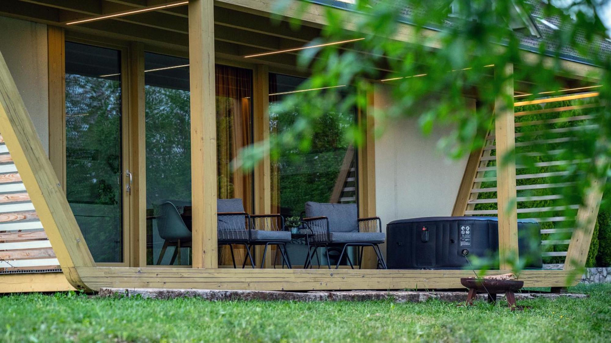 Holiday House Hona Lux Velike Lasce Екстериор снимка